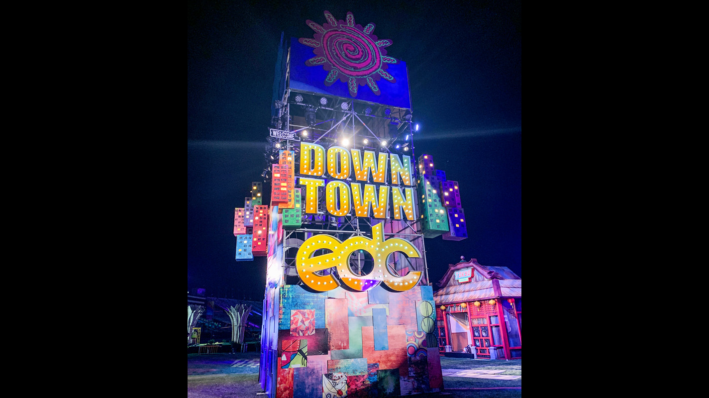 down town edc lighting structure at night