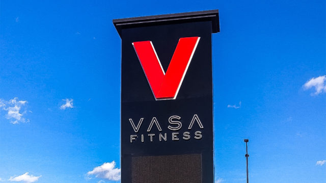 Vasa Fitness pylon